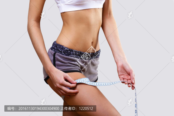 運(yùn)動服的年輕漂亮女人