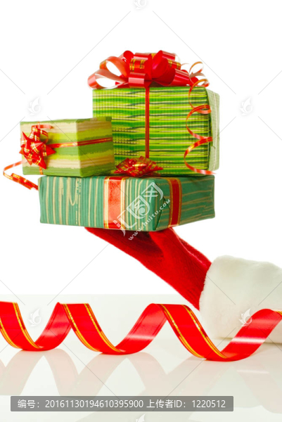 Santa手持白色背景圣誕禮物