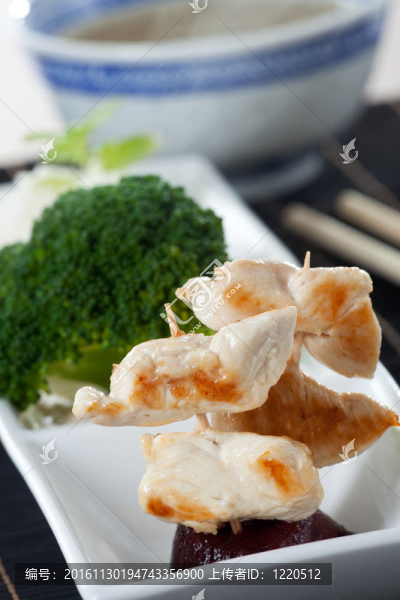 烤雞肉串用筷子