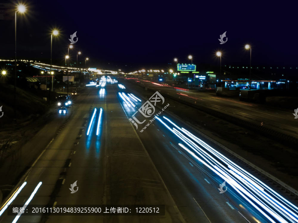 夜晚的公路