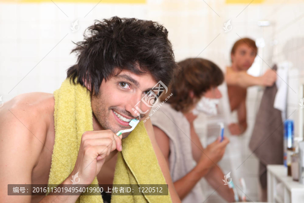 浴室里的男人