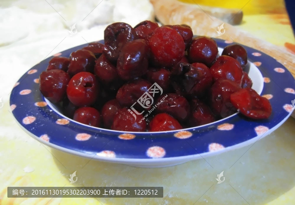 以櫻桃阻尼。蒸煮過程