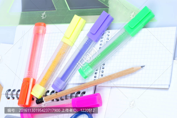 重返學校；特寫；學校用品