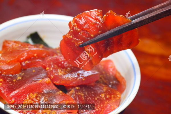 賴斯配生魚片金槍魚
