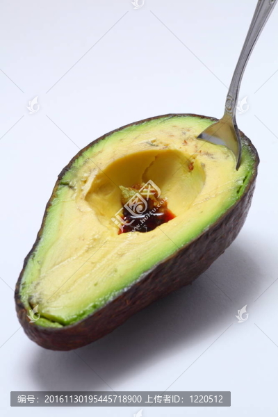 準(zhǔn)備吃的牛油果