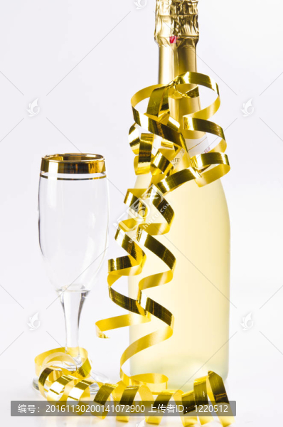 香檳酒；玻璃和新年前夕