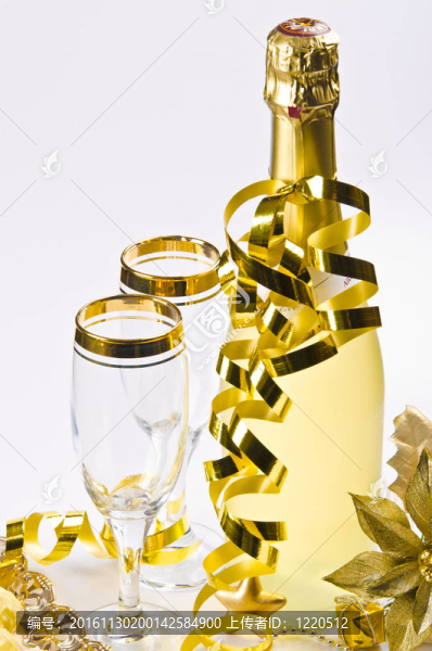 香檳酒；玻璃和新年前夕