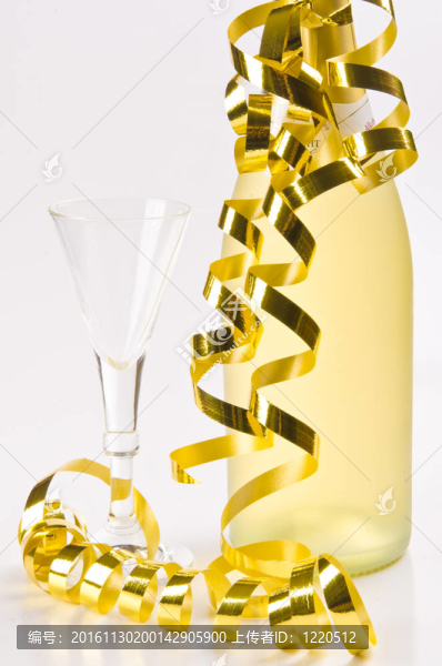 香檳酒；玻璃和新年前夕