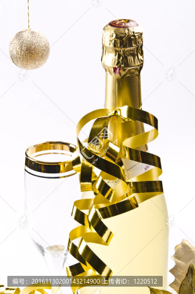 香檳酒；玻璃和新年前夕