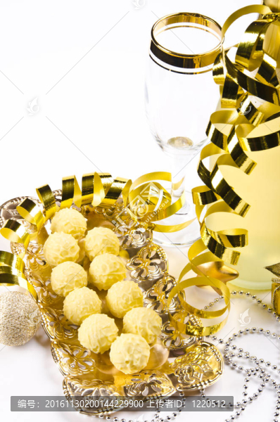 香檳酒；玻璃和新年前夕