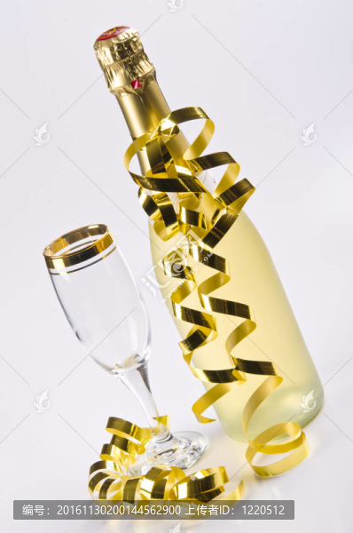 香檳酒；玻璃和新年前夕