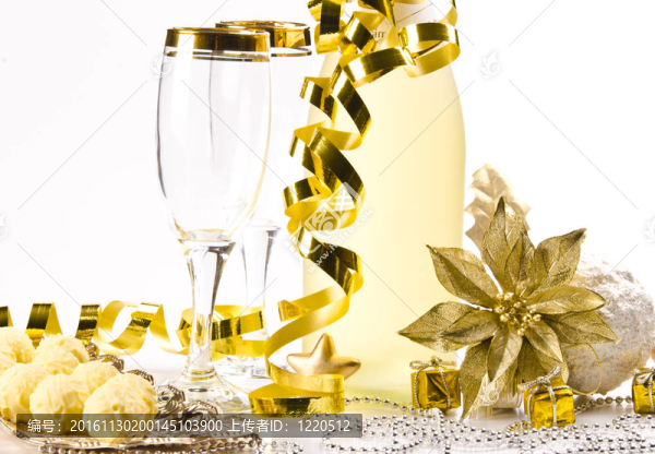 香檳酒；玻璃和新年前夕