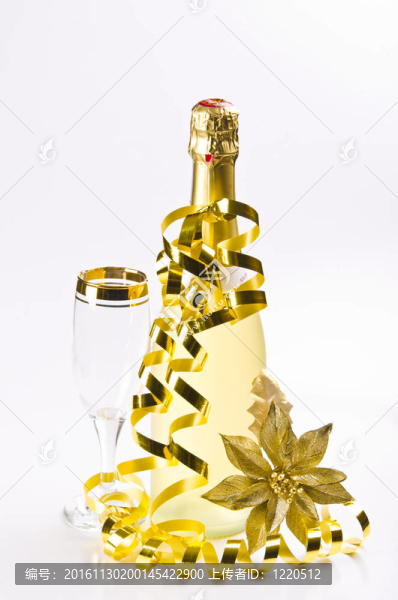 香檳酒；玻璃和新年前夕