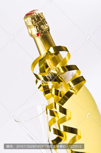 香檳酒；玻璃和新年前夕