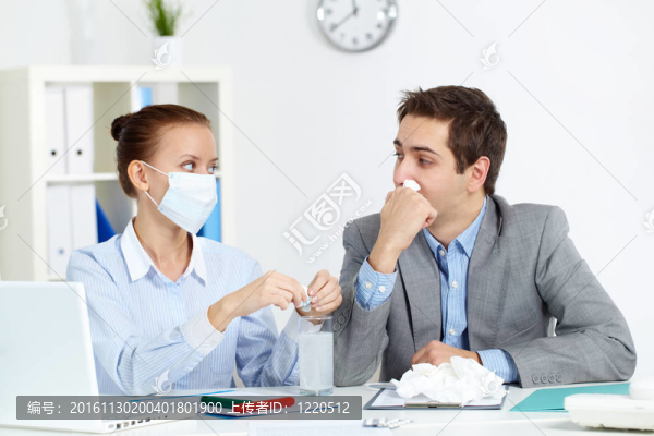 在辦公室吃藥