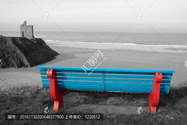 藍(lán)紅板凳黑白視圖