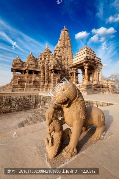 國王和獅子雕像和Kandariya,Mahadev,temple打架