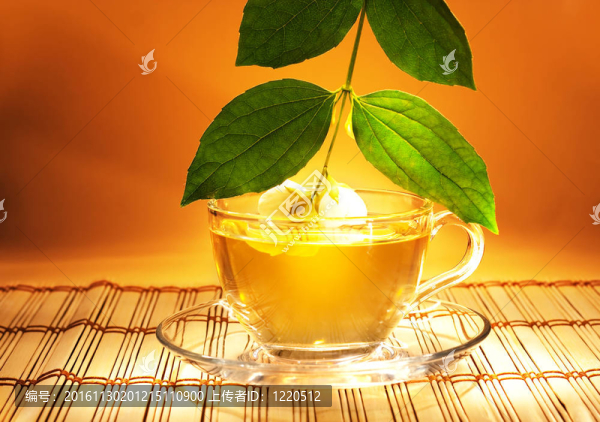 茉莉花和茉莉花和茉莉花在柔和溫暖的黃昏光