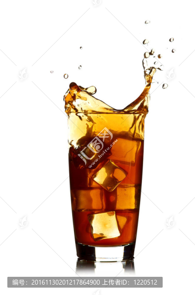 冰塊在可樂(lè)里的玻璃