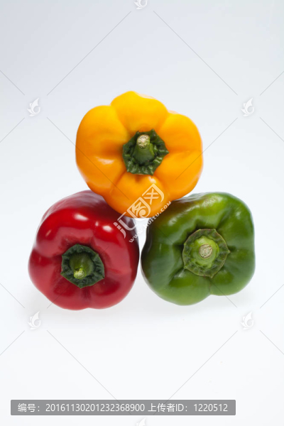 紅的；黃綠色的青椒