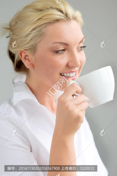 女人與杯