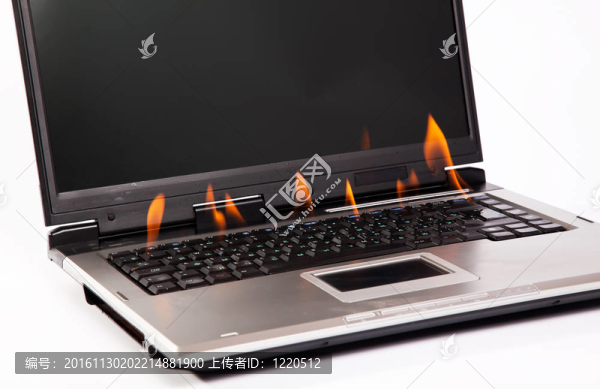 筆記本電腦與火焰