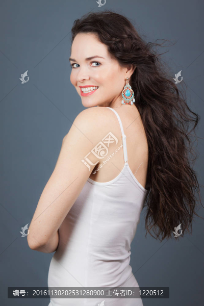 美麗的年輕女人的肖像