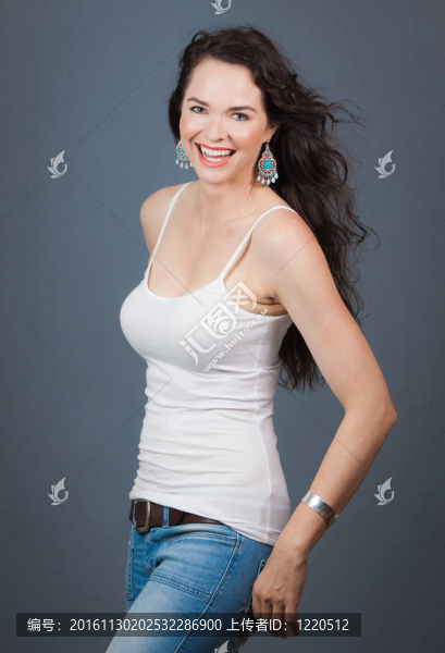 美麗快樂的年輕女人