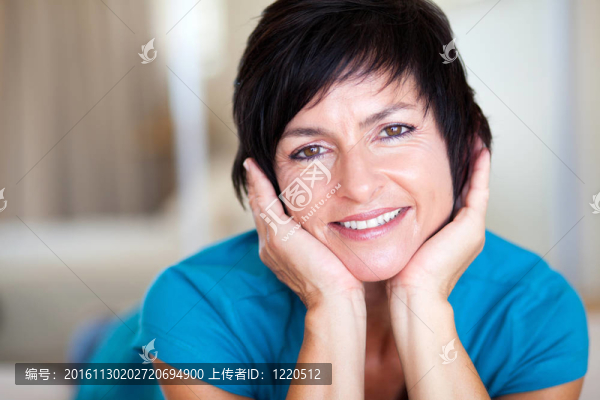 中年女人特寫肖像