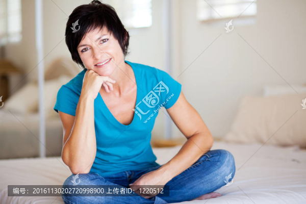 迷人的中年婦女