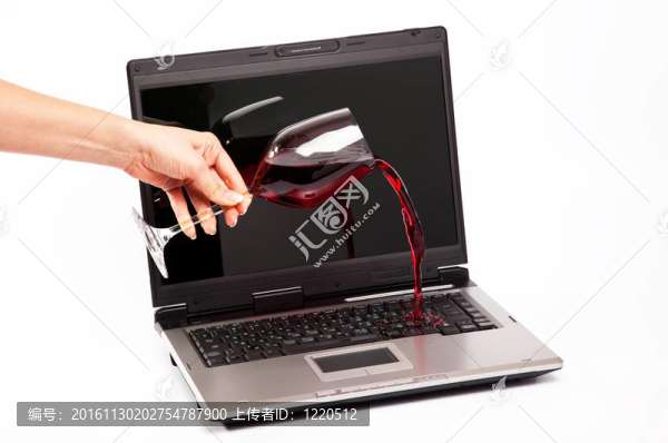 酒灑在筆記本電腦上