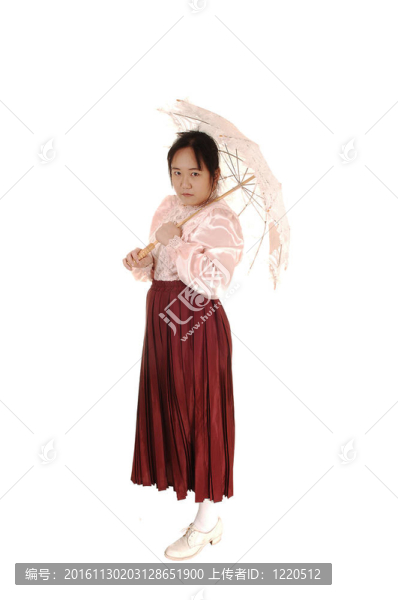 站在長裙里的女人。