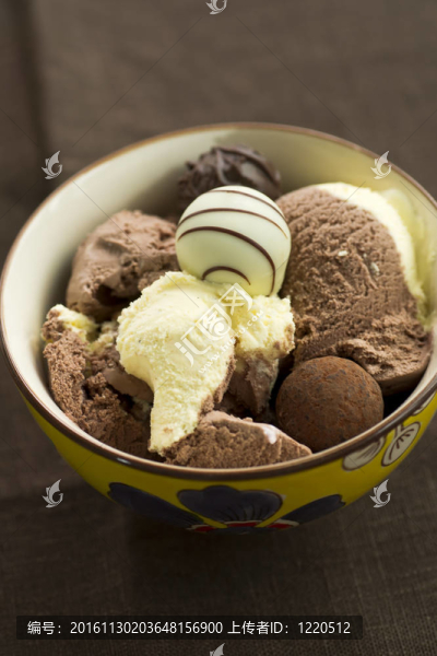 新鮮的冰淇淋-匯圖網(wǎng) www.fosd68.com 新鮮的冰淇淋