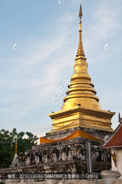 寺廟平臺(tái)的黃金細(xì)節(jié)