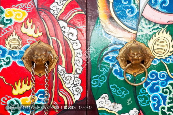 獅子門環(huán)上中華門表面