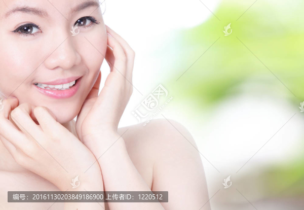 接近美麗的亞洲女人的臉
