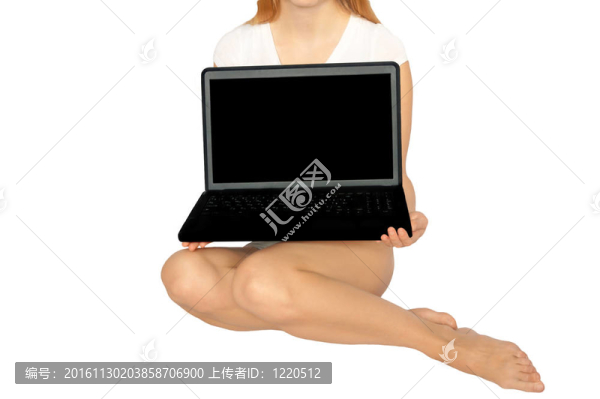 打開筆記本的女孩