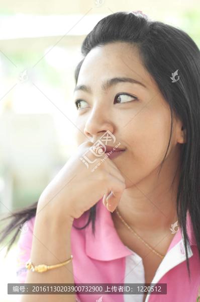 魅力亞洲年輕女性思維概念