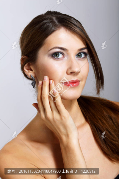 美麗的年輕女人的肖像