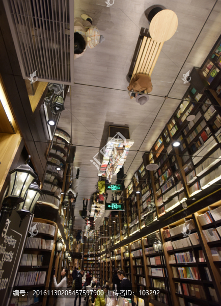 上海鐘書閣,書店內(nèi)景