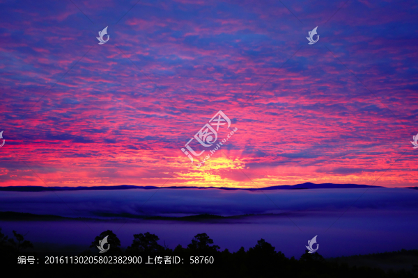 山林朝霞