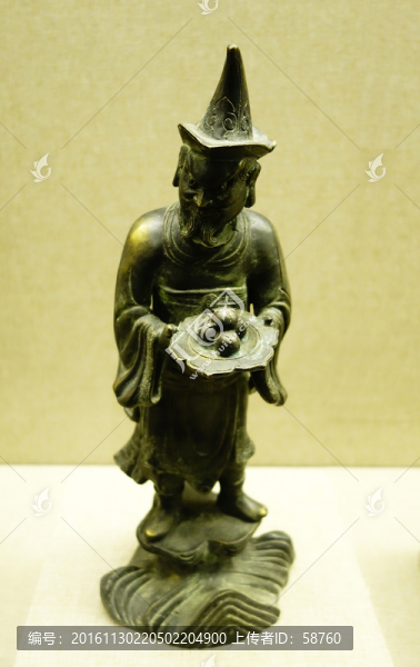 番人進寶銅像