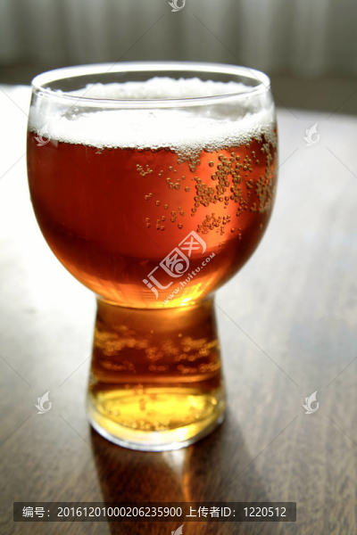 啤酒