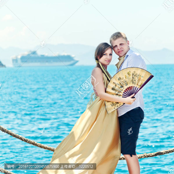 夫婦在碼頭