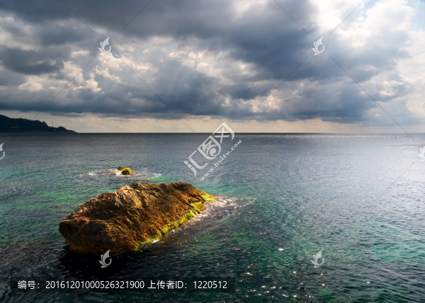 暴風(fēng)雨前。