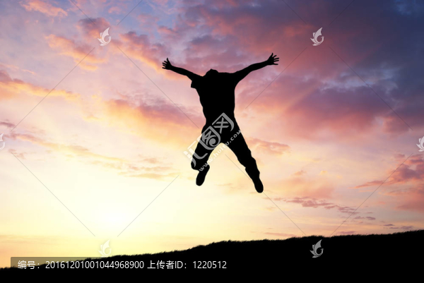 男子跳到天空