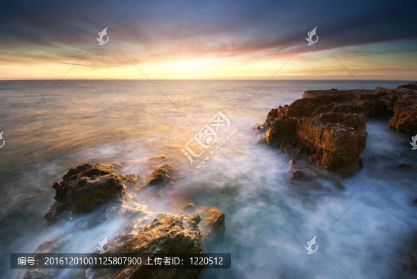 美麗的海景。