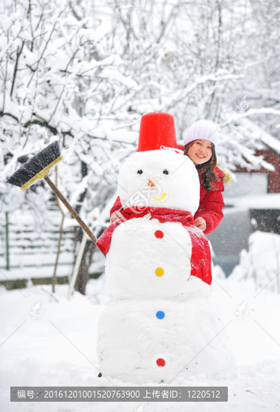 雪人和小女孩