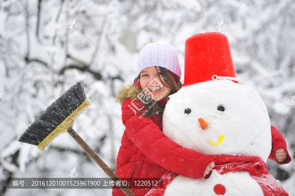 雪人和小女孩