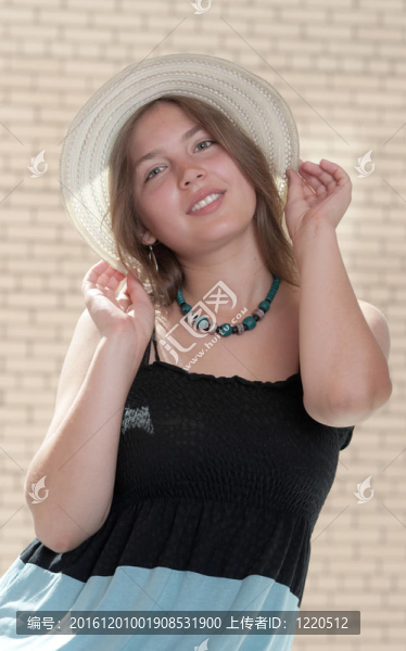 戴帽子的女孩
